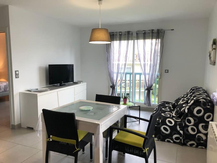 Appartement T2 Lumineux, Tres Bien Equipe, Proche Centre-Ville Salies-de-Béarn Kültér fotó