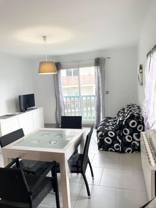 Appartement T2 Lumineux, Tres Bien Equipe, Proche Centre-Ville Salies-de-Béarn Kültér fotó