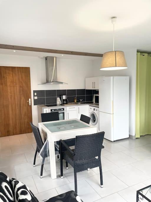 Appartement T2 Lumineux, Tres Bien Equipe, Proche Centre-Ville Salies-de-Béarn Kültér fotó